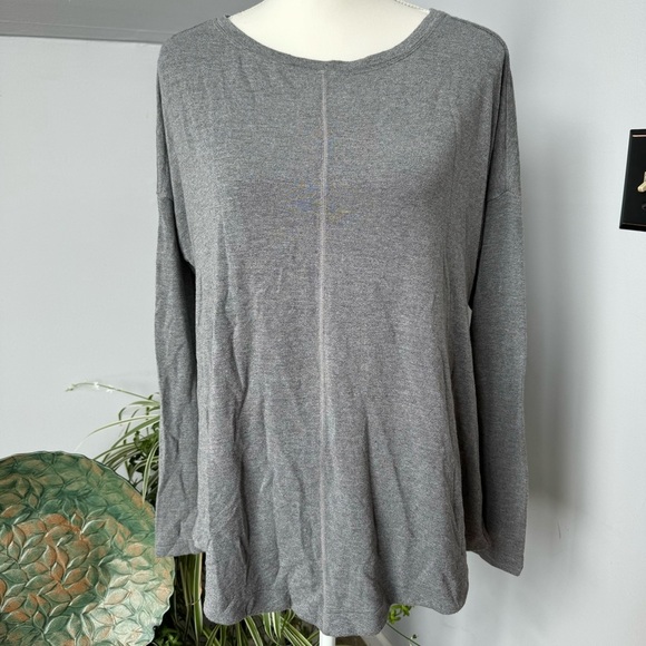 Lucy Gray Oversized Long Sleeved Pullover Tee size Medium Activewear Athleisure - Picture 1 of 7